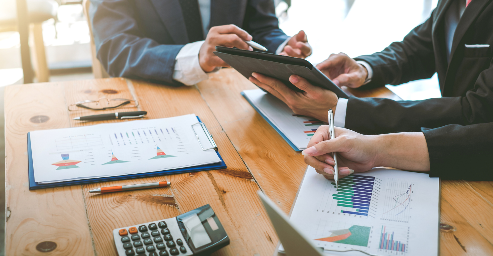 O que é empreendedorismo social e como funciona na prática, O que são negócios sociais e como eles geram lucro com impacto, Estratégias para gerar impacto social com pouco investimento, O que é responsabilidade social empresarial na prática